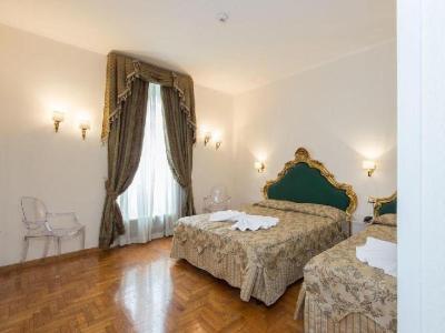 دموز کلسئو هتل