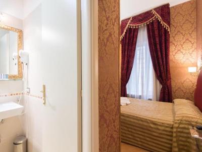 دموز کلسئو هتل