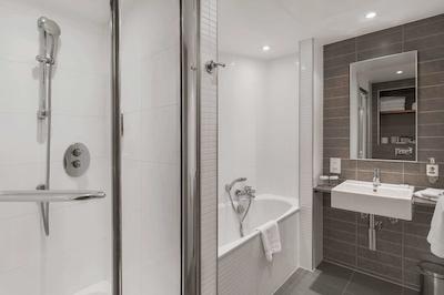 دوبلتری بای هیلتون لندن-تور اُف لندن