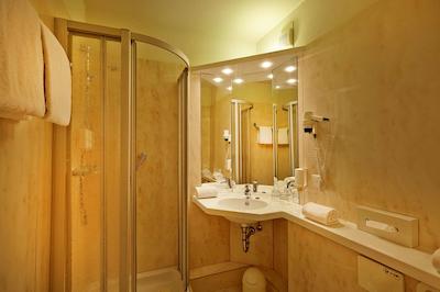 ه- هتل گوسلار