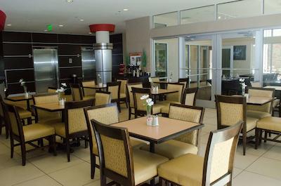 دوبلتری بای هیلتون هتل اُکلاهما سیتی آیرپرت