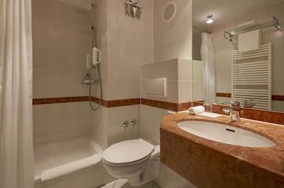 ه- هتل ماگدبورگ