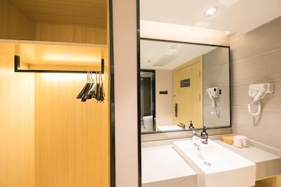 پیائو هوم این بیجینگ گومائو ایست