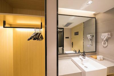 پیائو هوم این بیجینگ گومائو ایست