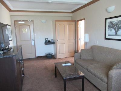 بست وسترن پلاس کاملوپز هتل