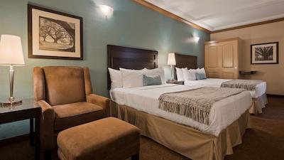 بست وسترن پلاس کاملوپز هتل