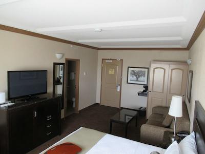 بست وسترن پلاس کاملوپز هتل