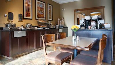 بست وسترن پلاس کاملوپز هتل