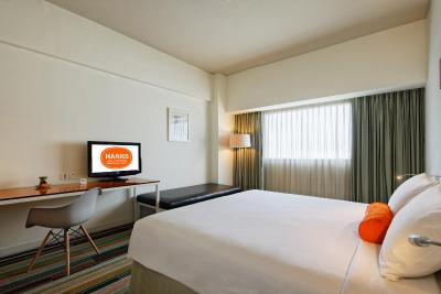 هاریز هتل اند کنونشنز کلاپا گادینگ