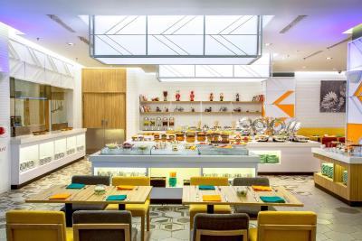 هاریز هتل اند کنونشنز کلاپا گادینگ