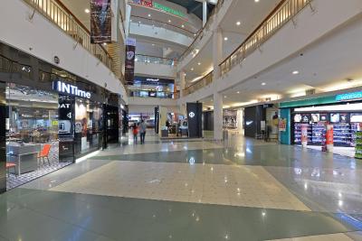 هاریز هتل اند کنونشنز کلاپا گادینگ