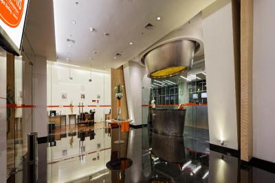 هاریز هتل اند کنونشنز کلاپا گادینگ