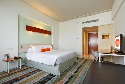 هاریز هتل اند کنونشنز کلاپا گادینگ