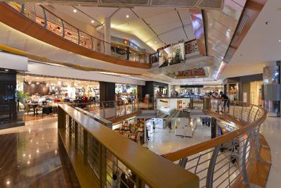 هاریز هتل اند کنونشنز کلاپا گادینگ