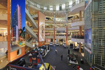 هاریز هتل اند کنونشنز کلاپا گادینگ