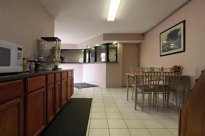 اکسکوتیو این ایندیاناپلیز