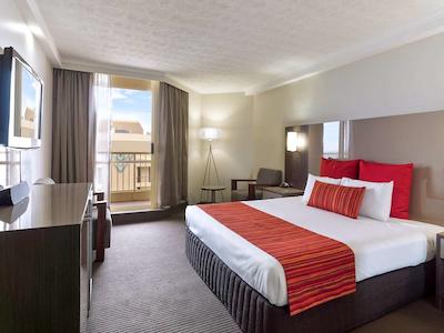 نوتل سورفرز پارادیس