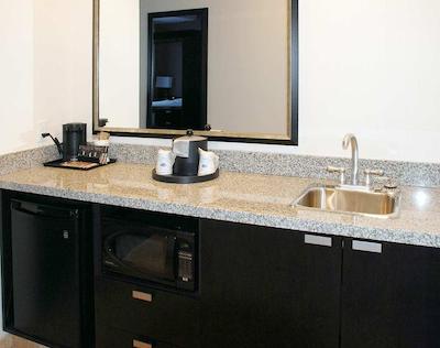 هامپتون این اند سویتز بای هیلتون لدبریج