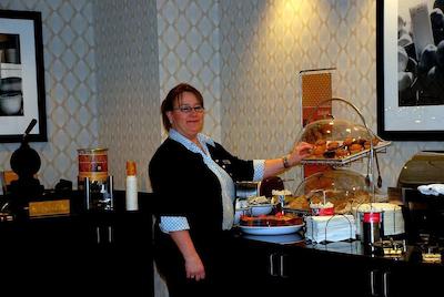 هامپتون این اند سویتز بای هیلتون لدبریج