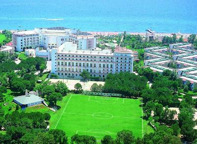 آدورا گلف ریزورت