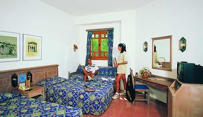 آدورا گلف ریزورت