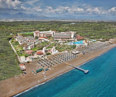 آدورا گلف ریزورت