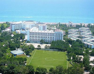 آدورا گلف ریزورت