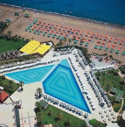 آدورا گلف ریزورت