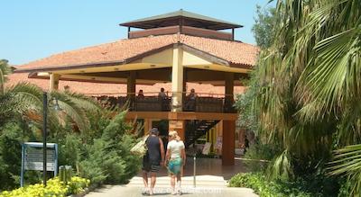 آدورا گلف ریزورت