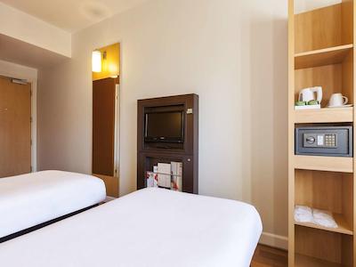 ایبیز کسری اُتلی