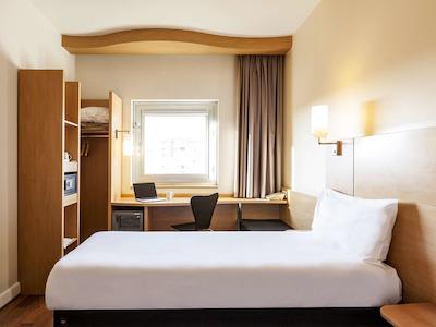 ایبیز کسری اُتلی