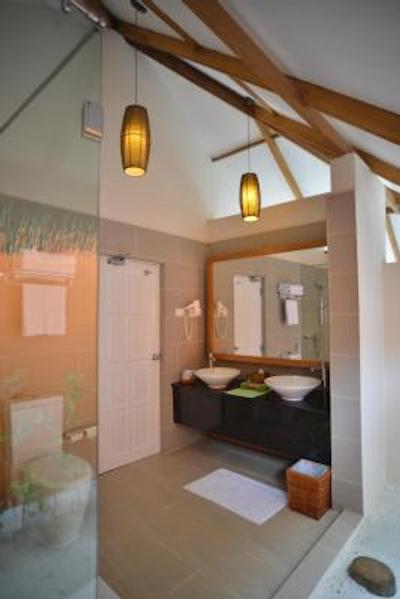 واکاروفالهی آیلند ریزورت