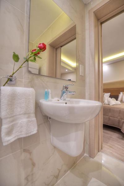 اُنیکس اپارتمنتز