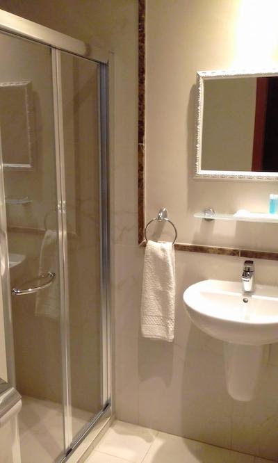 اُنیکس اپارتمنتز