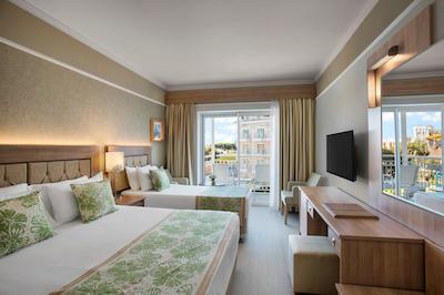 اینویستا هتل بلک