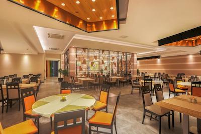 اینویستا هتل بلک