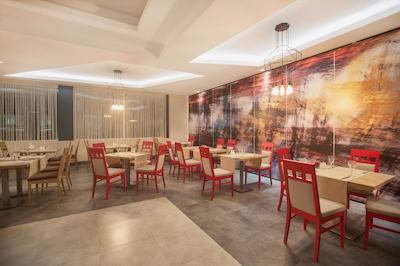 اینویستا هتل بلک