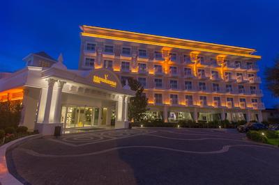 اینویستا هتل بلک