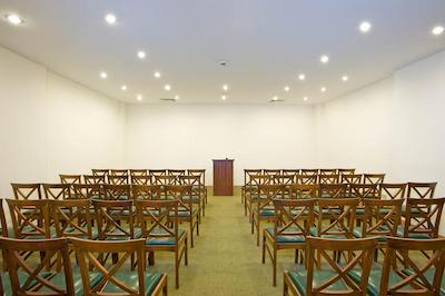 اینویستا هتل بلک