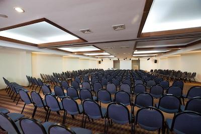 اینویستا هتل بلک