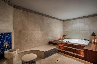 اینویستا هتل بلک