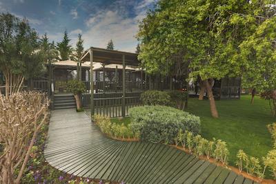 اینویستا هتل بلک