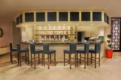 اینویستا هتل بلک