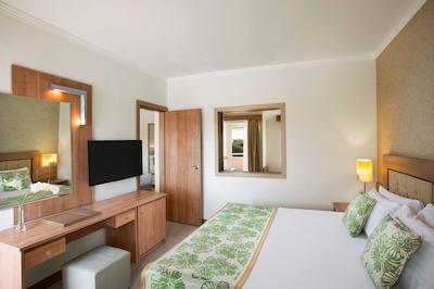 اینویستا هتل بلک