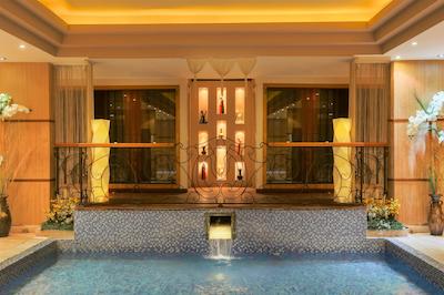 اینویستا هتل بلک