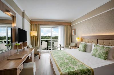 اینویستا هتل بلک