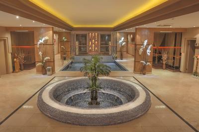 اینویستا هتل بلک