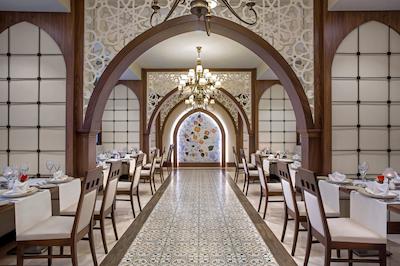 اینویستا هتل بلک