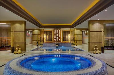 اینویستا هتل بلک