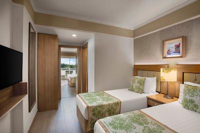 اینویستا هتل بلک